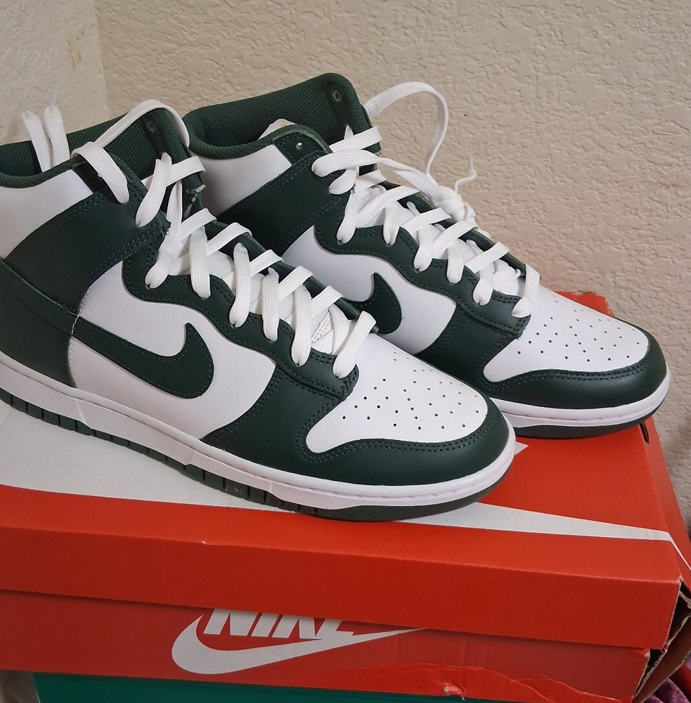Nike Men's Green and White Sneakers
